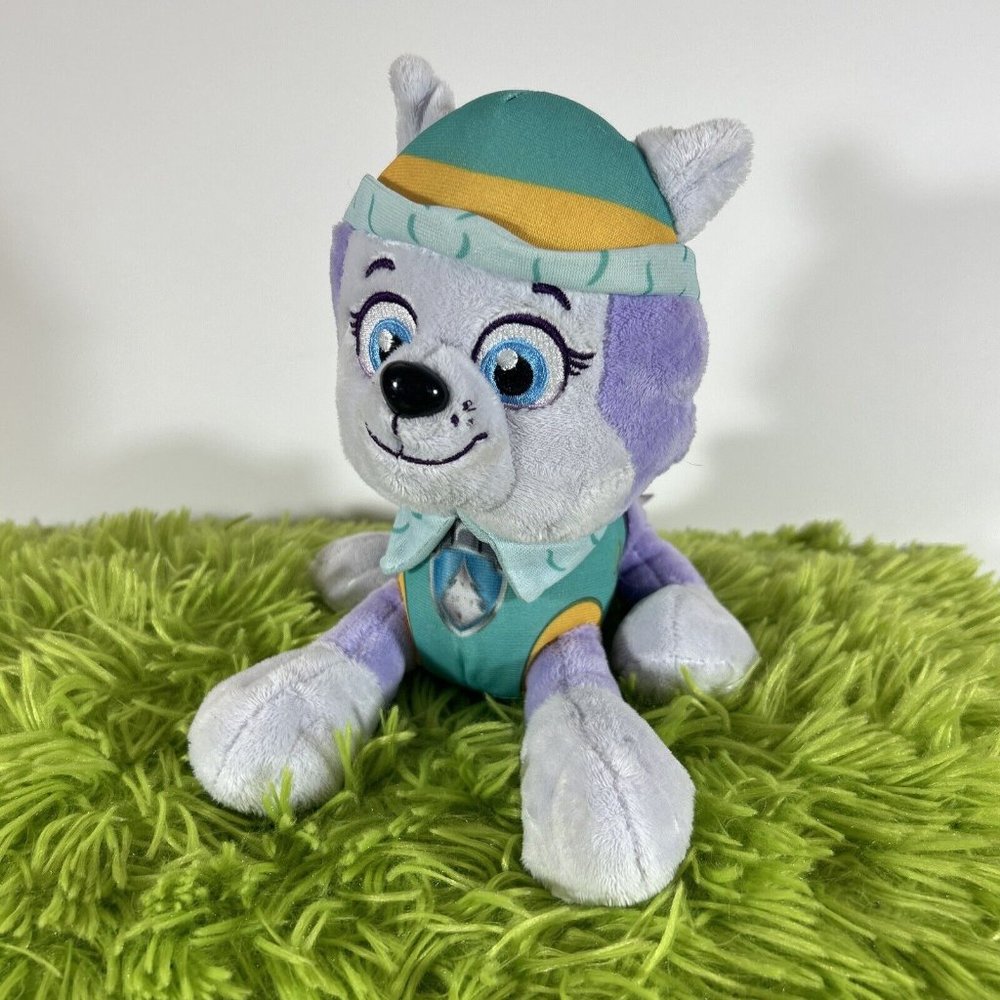 Nickelodeon 2016 Spin Master 8 inch Paw Patrol Everest Plush Stuffed Toy dog